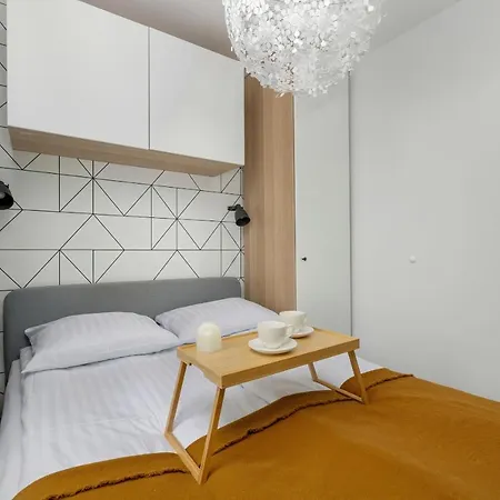 Modernly Arranged In By Renters Апартаменты *