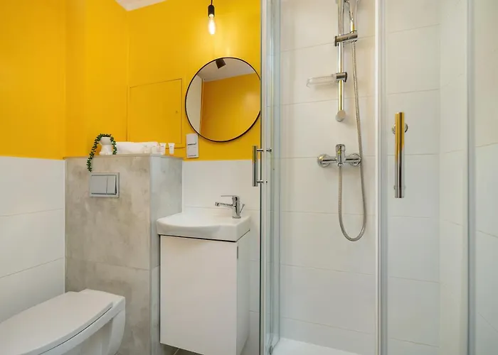 Modernly Arranged In By Renters Apartamento